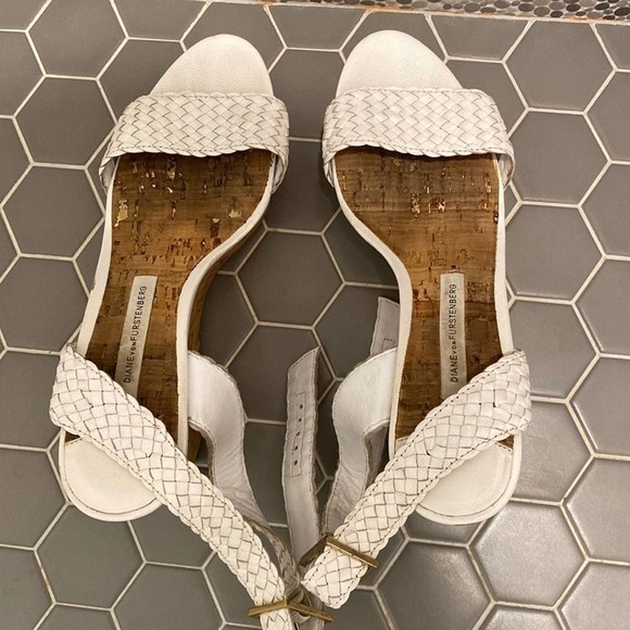 Vintage Diane von Furstenberg white wedges with ankle straps. Size 7 1/2
C - Picture 1 of 10
